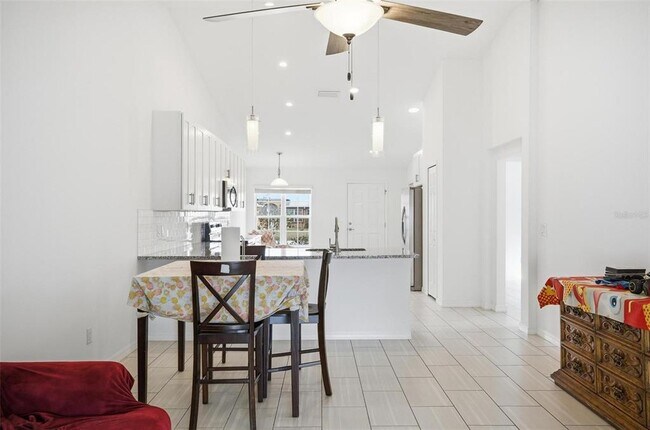 Building Photo - 4 Lynton Pl