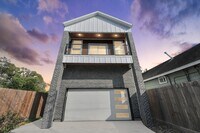 Building Photo - 3508 Omega St