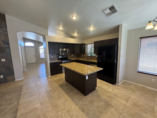 Building Photo - Beautiful & Cozy Chandler Home!