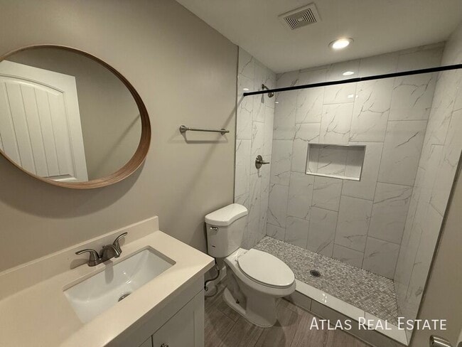 Building Photo - 3412 W Orangewood Ave