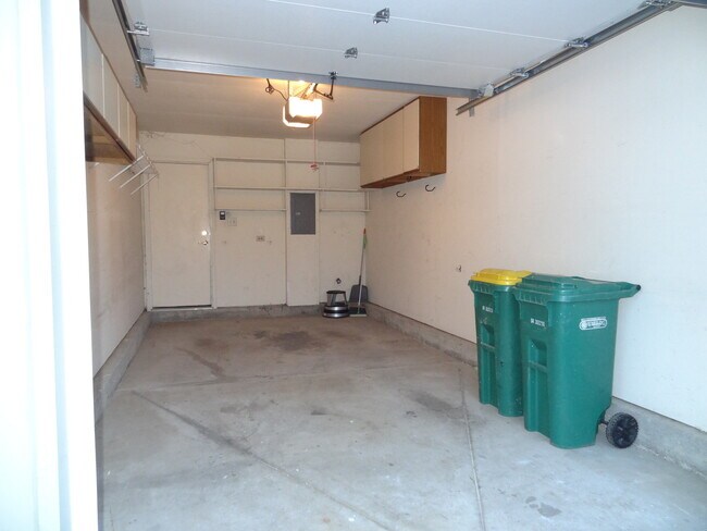 Building Photo - 450 Bridle Trail