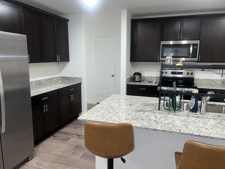 Building Photo - 8123 Hamrick Cir