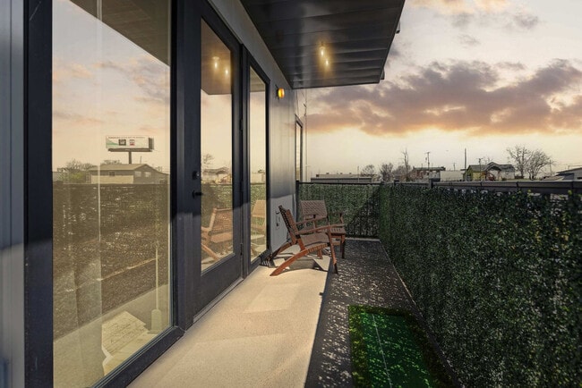 Building Photo - 245 Hermitage Ave