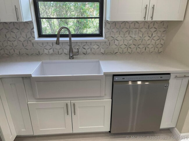 Building Photo - 29 Bethesda Park Cir