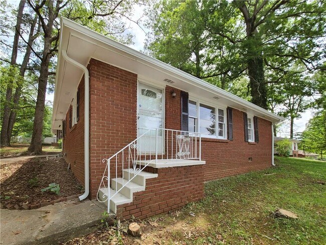 Building Photo - 3225 Forrest Hills Dr SW