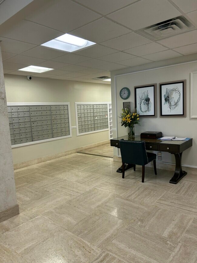 Building Photo - 305 N Pompano Beach Blvd