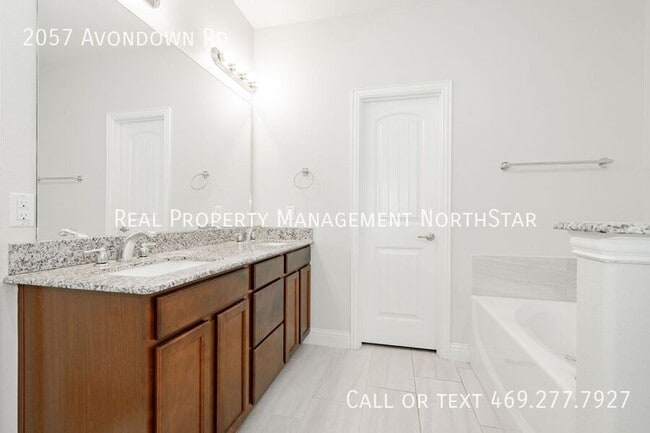 Building Photo - 2057 Avondown Rd