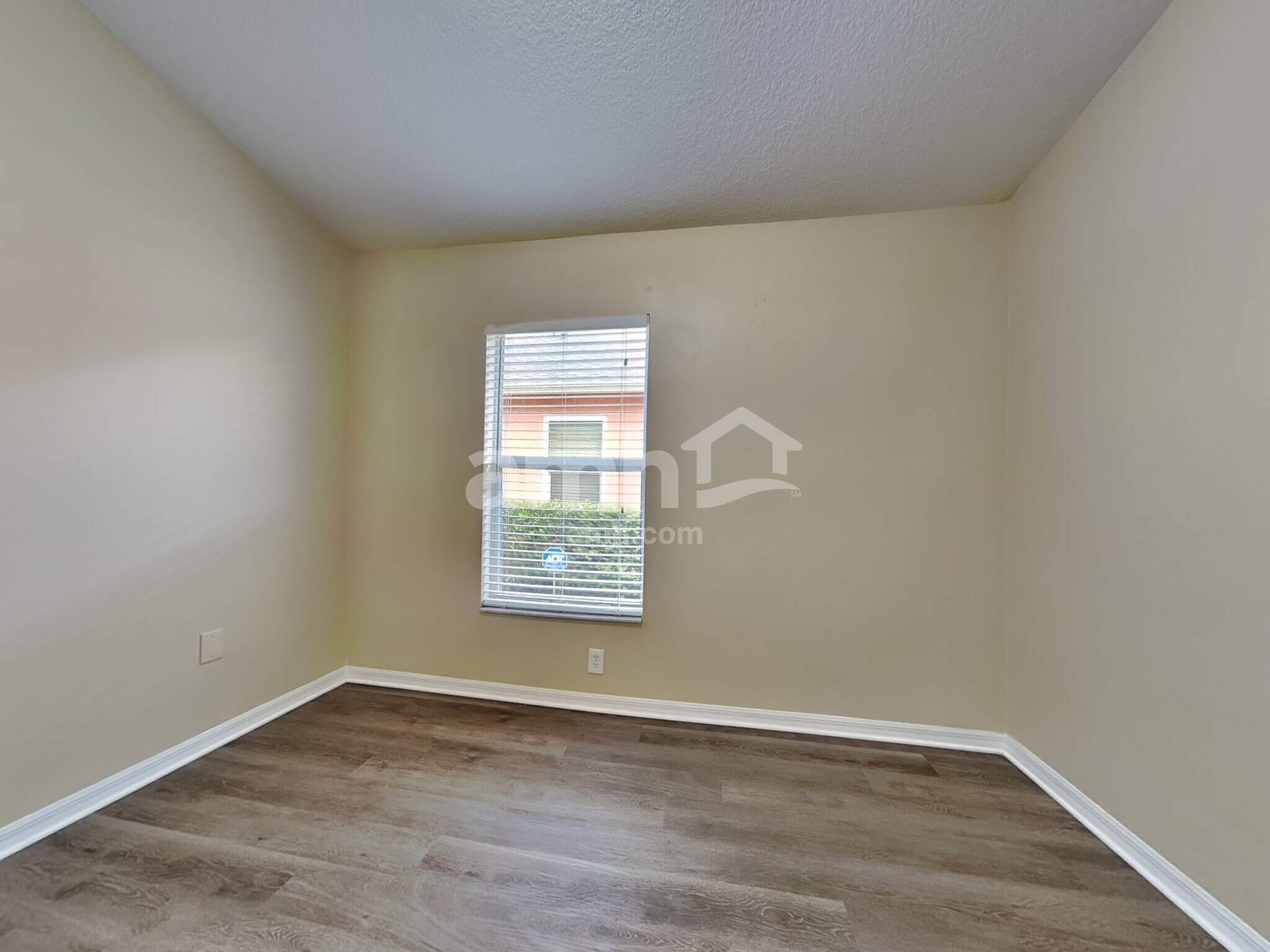 Building Photo - 27437 Sugar Loaf Dr