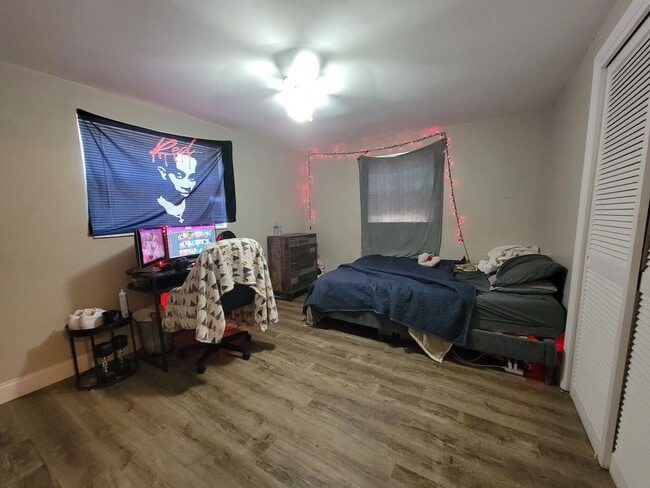 Building Photo - 3340 Beacon Square Dr