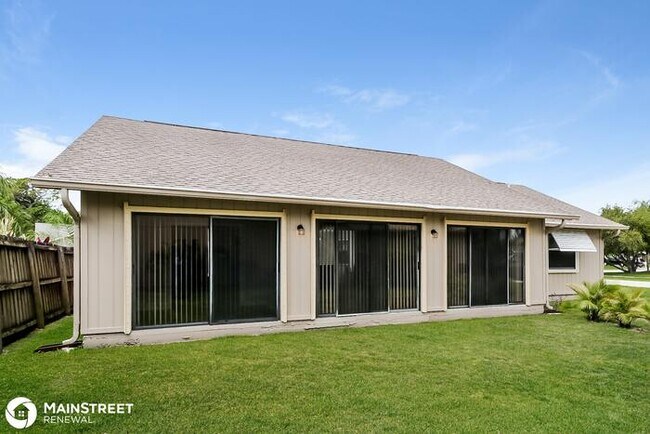 Building Photo - 6811 SE RAINTREE AVE, STUART, FL 34997