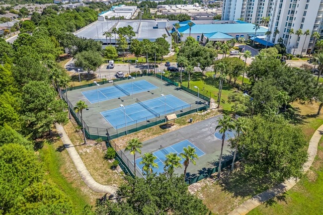 Building Photo - Destin Condo with Great Amenities