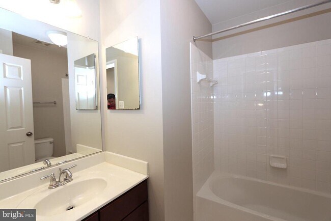 Building Photo - 128 Lullaby Ct