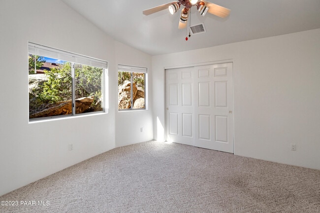 Building Photo - 2049 Meadowbrook Rd