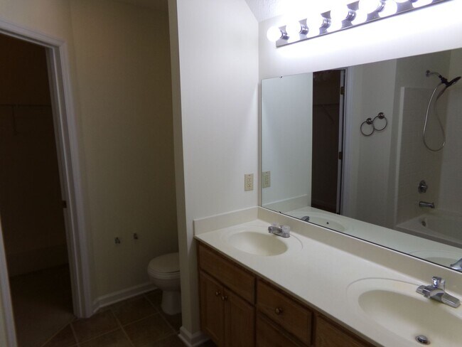 Building Photo - Just minutes from Cherry Point MCAS