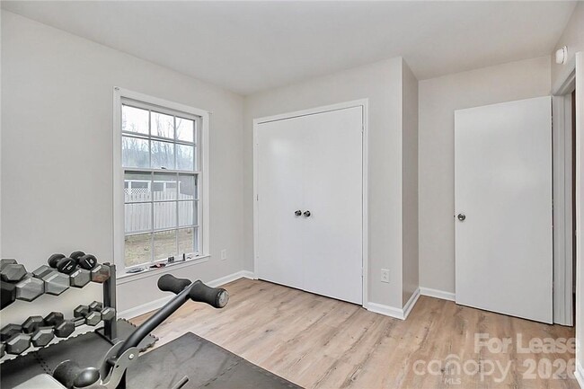 Building Photo - 8729 Timbercrest Cir