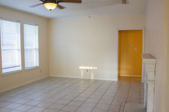 Building Photo - 7212 Park Creek Cir W