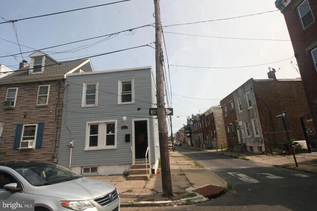 Primary Photo - 2111 E Elkhart St