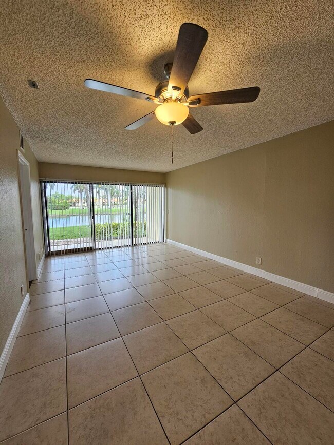 Building Photo - 1523 Lake Crystal Dr