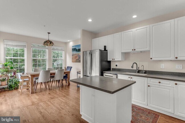 Building Photo - 2152 Millhaven Dr