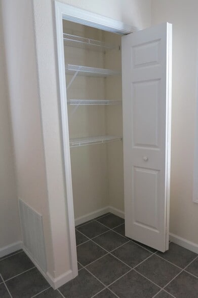 Building Photo - 1117 Umber Dr