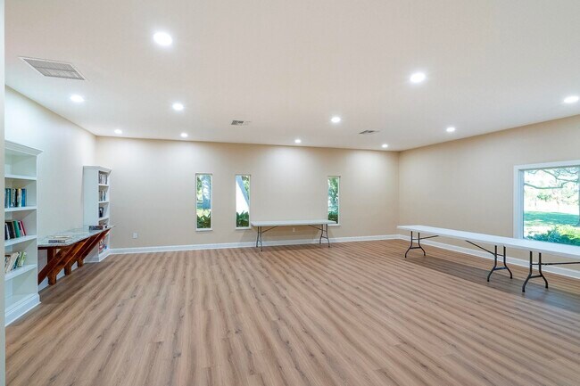 Building Photo - 10 Cristina Ct