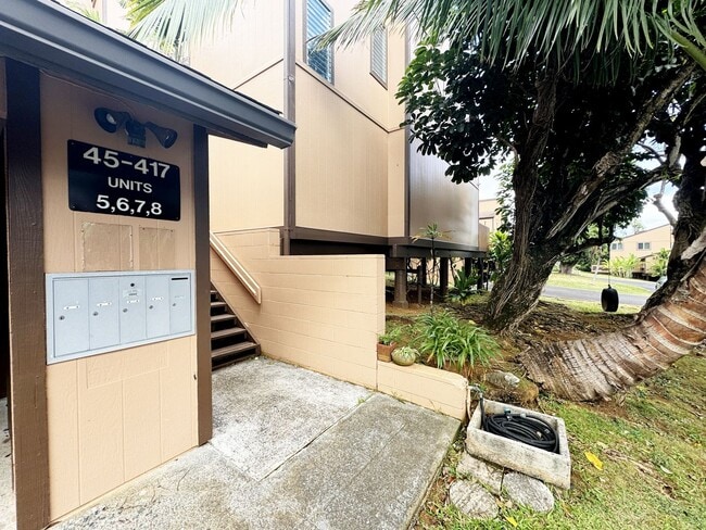 Building Photo - Available Now!!  2 BD/2.5 BA Pet Friendly Kaneohe Townhouse!