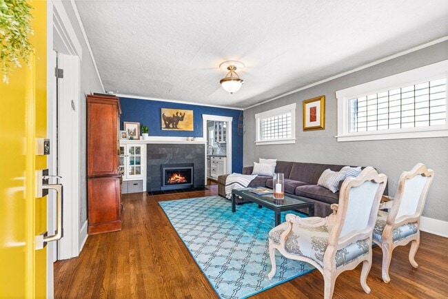 Building Photo - 5bd/2.75ba Seattle Home