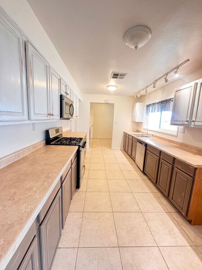 Building Photo - Available Now - Beautiful Ranch-Style Home with Pool