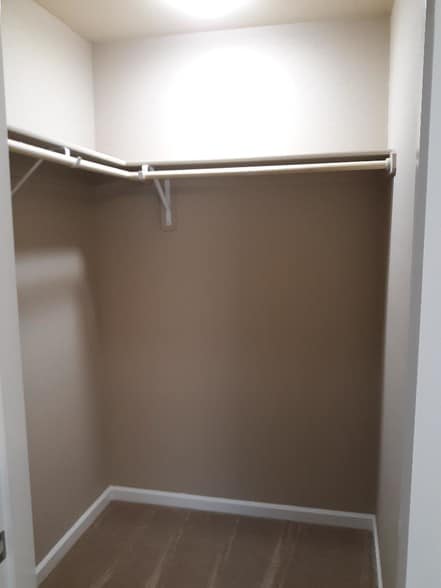 Walk-In Closet - 6266 N Fresno St