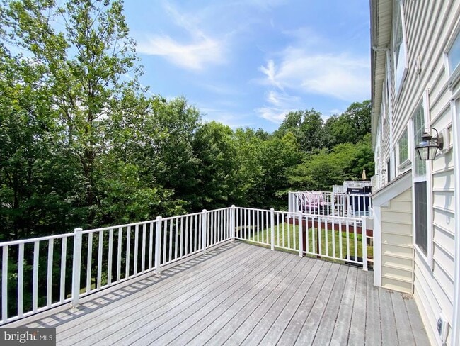 Building Photo - 201 Yorktown Ct