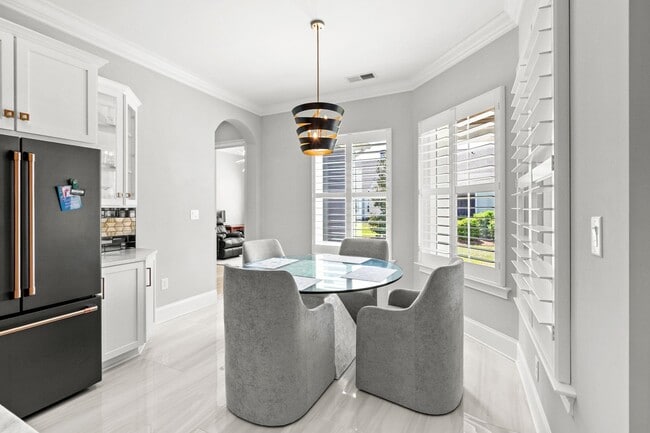 Building Photo - 5960 Bolsena Pl