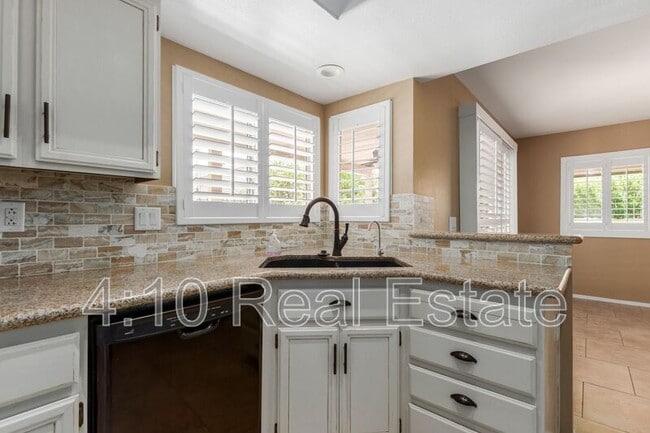 Building Photo - 26002 S La Cite Dr