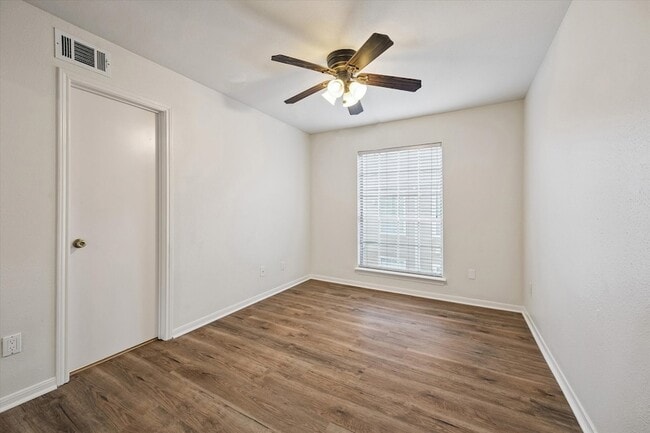 Building Photo - 1860 White Oak Dr