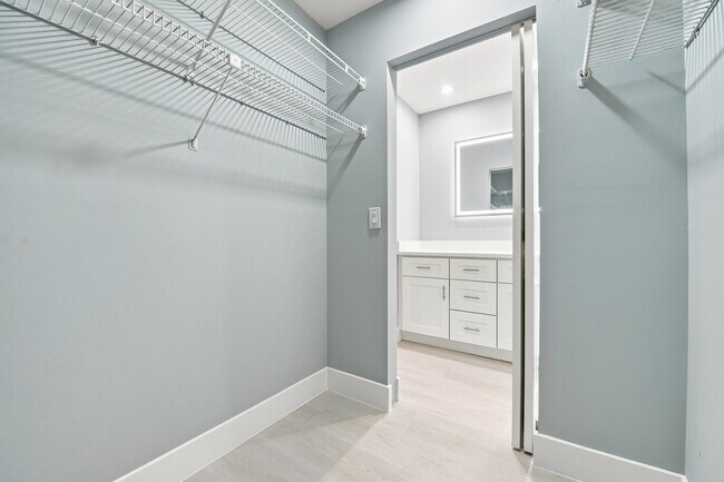 Building Photo - 2249 SW 15th St