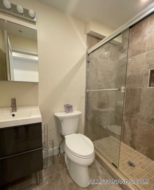 Building Photo - 1028a Commonwealth Ave