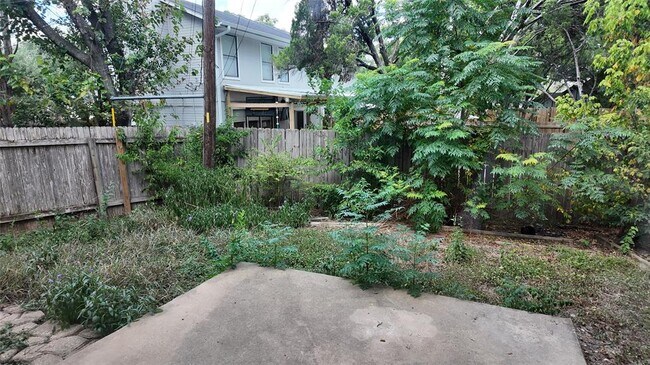 Building Photo - 6610 Windrift Way