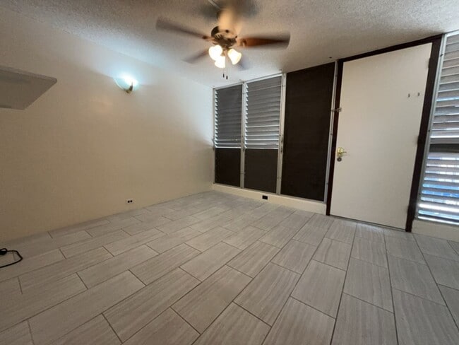 Building Photo - 2 bedroom, 1 bath, 1 parking for $1850/month!