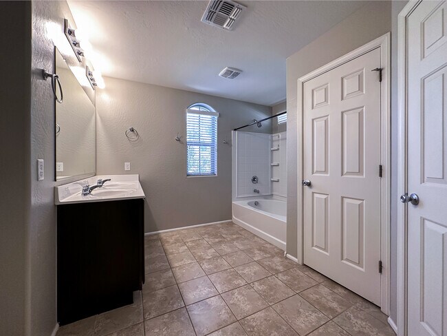 Building Photo - 4057 E Nunneley Rd