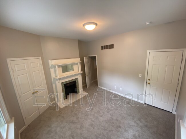 Building Photo - 568 Delta Ave