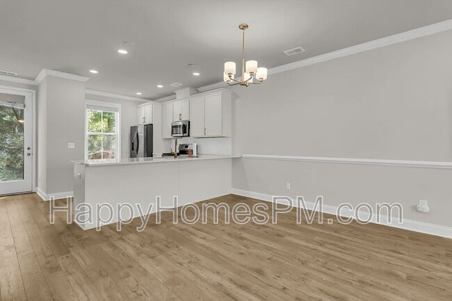 Building Photo - 523 Green Fern Dr