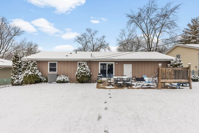 Building Photo - 1620 Lucylle Ave