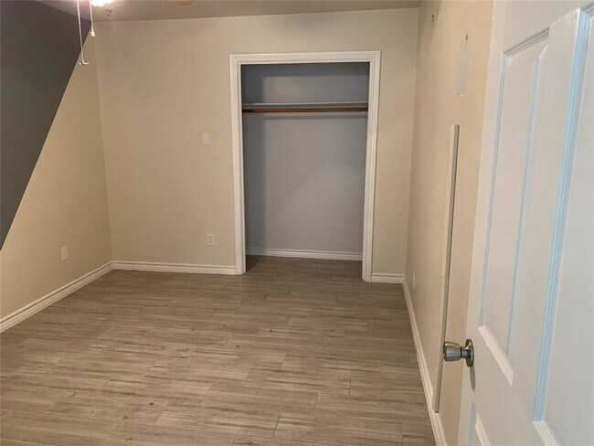 Building Photo - 1817 Saxony Ln