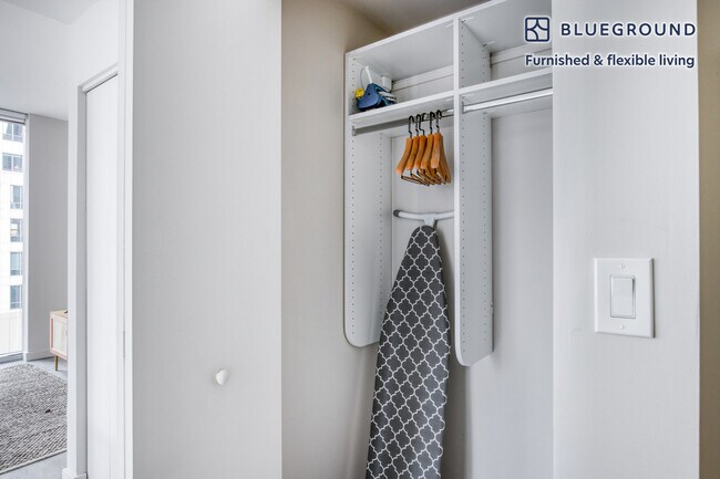 Building Photo - 8 E Huron St