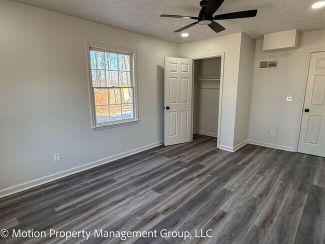 Building Photo - 1330 Hillcrest Dr