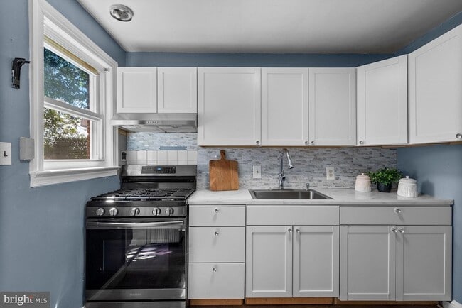 Building Photo - 2107 Brighton Rd