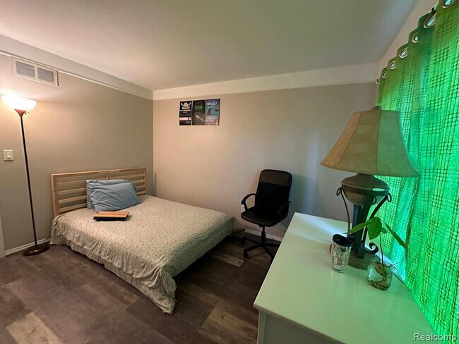 Building Photo - 22734 Chestnut Tree