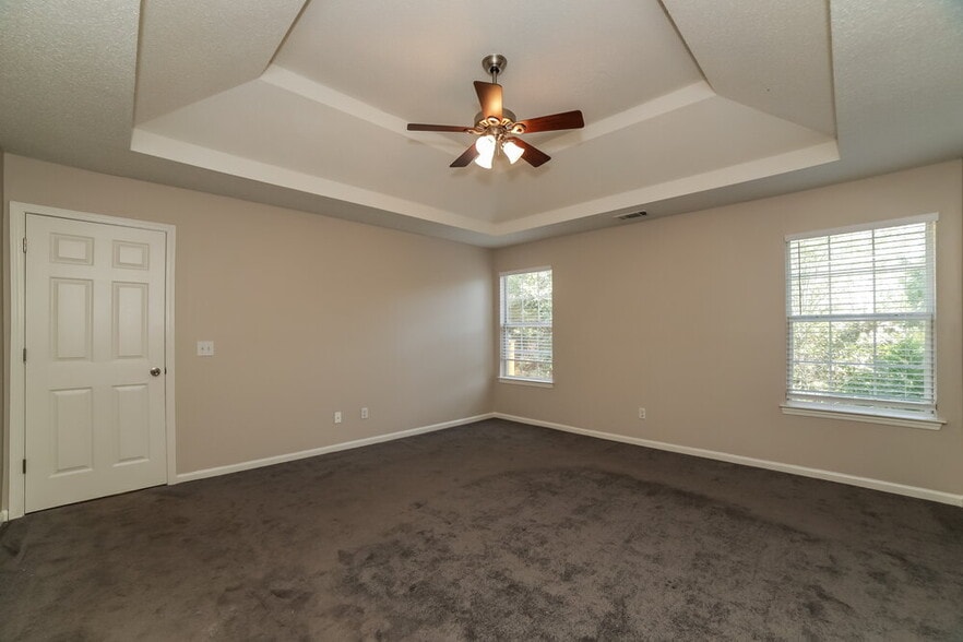 Building Photo - 2980 Highland Hill Pkwy