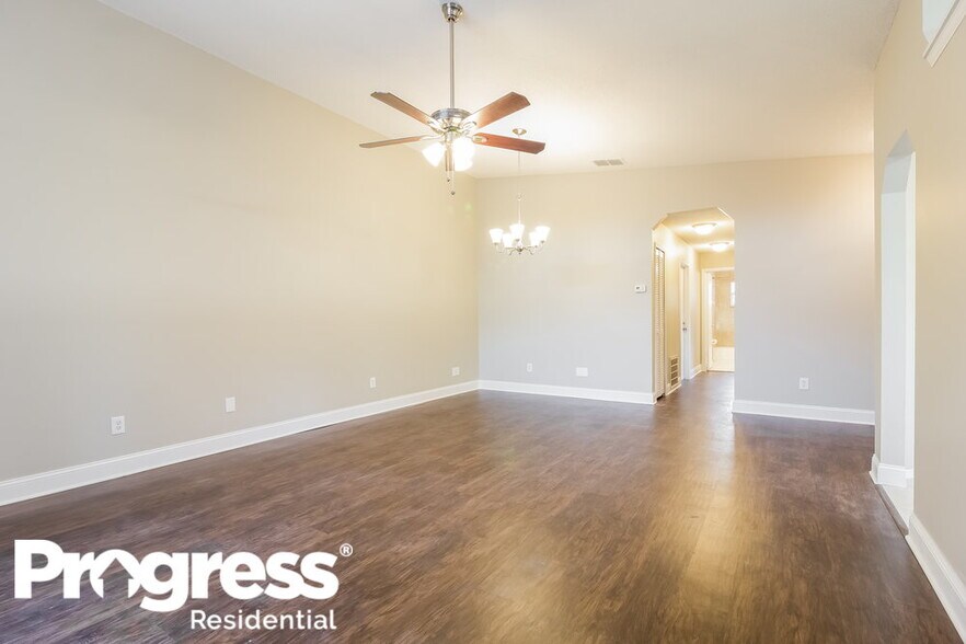 Building Photo - 2841 Talladega Dr