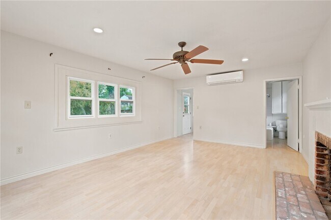 Building Photo - 607 Hacienda Dr