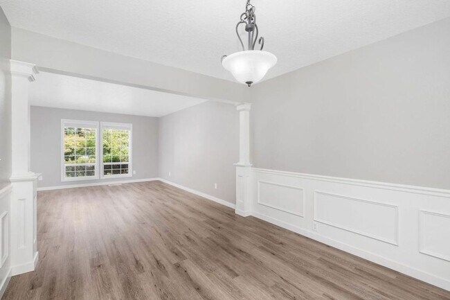Building Photo - Stunning 4 bedroom, 2.5 bathroom home!! Must See!!